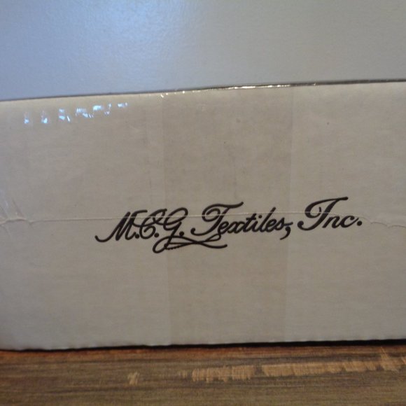 Graph N' Latch Red Floral Geometric Rug Kit NIB - Picture 9 of 9